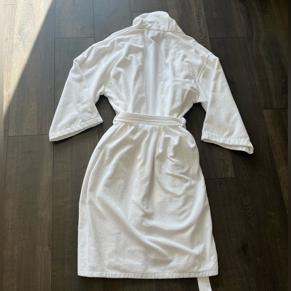 Alpine Swiss White Robe - Picture 2 of 12